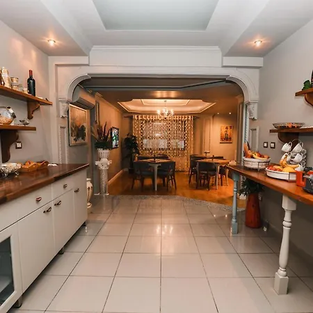 Mariss Hotel Korce