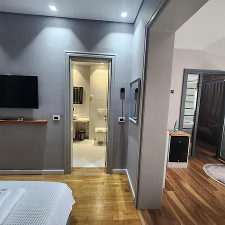 Mariss Hotel Korce