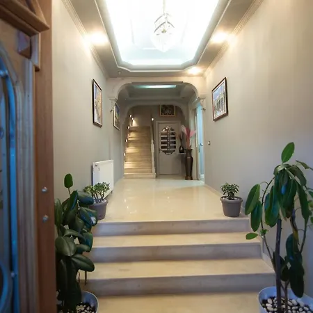 Mariss Hotel Korce